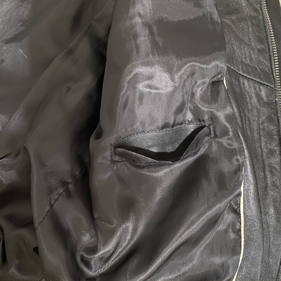 Vintage leather bomber jacket - Picture 4 of 10